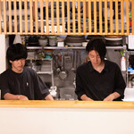 モツ酒場 kogane - キッチン作業風景