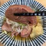 大衆立飲 もつ刺 すずき - トロッと味わえ