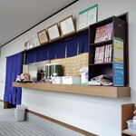 田沢食堂 - 厨房カウンター(お会計は帰りにココで)