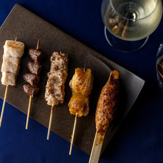 ワインと共に味わい愉しむ、新たなスタイルの焼き鳥を堪能