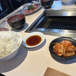 京城園 - キムチとスープ付き