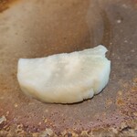 鮨 三心 - ㉕べったら漬け
      甘過ぎず爽やか、やや硬めで歯応えあり
      大根は消化酵素のジアスターゼを含むので胃袋が少し軽くなる気がします