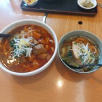 福龍門 - 麻辣刀削麺(大盛)と刀削麺(ミニ)