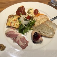 ドラード - 手作りハム、レバームース、ポテサラ、オムレツ、ケークサレ、サラダ