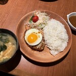 びっくりドンキー - 料理写真:ランチ：エッグバーグディッシュ全景