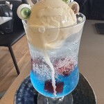 前田珈琲 京博店 - 青と赤のソーダフロート