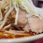 ラーメン二郎 - 豚の厚み