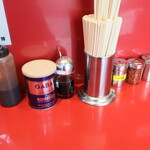 ラーメン二郎 - 卓上調味料