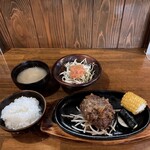 ハンバーグのヒルデン - ランチ・ハンバーグセット　１１００円