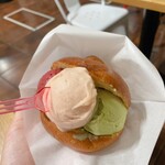 クアットロ・パンキーネ - 料理写真:ブリオッシュジェラート　さくらんぼ　新茶