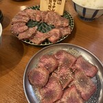 焼肉ホルモン大衆酒場 真 肉焼屋 - 