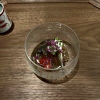 魚見茶寮 - ⚫︎稚鮎とジュンサイの酢の物　　アメーラトマト、香り付けにオリーブオイルを加えた一品。夏を感じる一品。