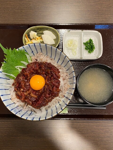 馬神（メガミ） - 本塩釜（馬肉料理）の写真