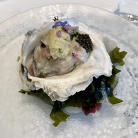 ポンドールイノ - 岩牡蠣”椿”のショーフロワとレモンジュレ　オイスターアイスクリーム添え