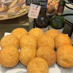 夜のベーカリーMAHOROBA - 陳列2