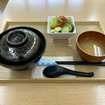 Café Peers - 中華丼は蓋をした状態で提供
