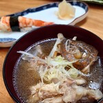 地魚料理 すし活 - 〆に出してくれるあら汁