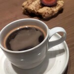 ラチュレ - プティ・フール（猪脂のフィナンシェ）、コーヒー