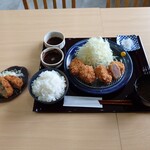 ひれかつ専門店 美杉家 - 料理写真:一番ひれかつの量の多い

●特ひれかつ定食　1,700円

■ご飯、キャベツを大盛り

更に

●飛騨豚メンチカツ（大葉入り）＋350円

まで追加して　合計　2,050円　を注文してみた