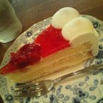 カフェテリア琥珀 - 苺のケーキ