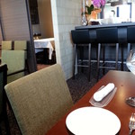 エッサンス - 店内　カウンター方向