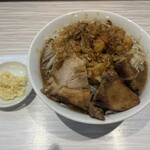 喰わぬなら 喰わせてみせよう 豚一杯 - ラーメン300g 元気(ニンニク)別皿、野菜マシ、あぶらマシマシ  1,000円(税込)