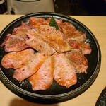 和牛A5雌牛と熟成牛舌 肉屋いちゆく - 
