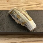 すしの美々 - 小肌、昆布が良い仕事してます。