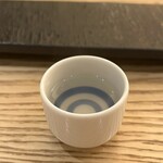 すしの美々 - 最初に出されるしじみ汁。ここからスタートです。