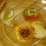 OSTERIA AL CORALLO - キラキラ美しい前菜3品690円(ビシソワーズ、ブリュレ風自家製チーズ、オマール海老と野菜のテリーヌ)