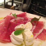 SAVOY - 生ハムとモッツァレラチーズ