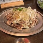 新橋やきとん - の前のガツポン