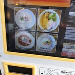 鶏×麦 らら - 券売機の右下に有ります、次の画面にトッピング等が出ます！