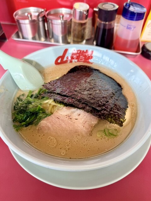 限定の焦がし醤油ラーメン食べてきた : ラーメン山岡家 北見店の写真