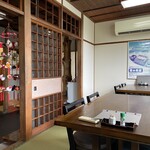 日の出屋 - 店内