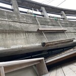 日の出屋 - スレスレ、こちらが見せ場の橋♫