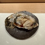 鮨 泉水 - 牡蠣　少しだ日を通してました