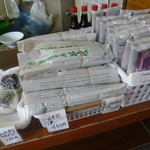 常盤軒 - 持ち帰り用の音威子府そばも売られています。