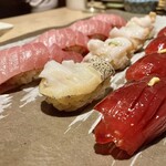 すし酒場 魚あるき - 「本鮪中とろ（税込￥550）×4」「つぶ貝（税込￥500）×4」「本鮪中とろ（税込￥550）×4」