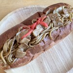 夜のベーカリーMAHOROBA - あふれる焼きそばパン(\430)