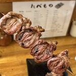 焼とりいずみ - 大きな串です、はつはとてもジューシー！