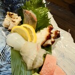 亜紗 - 刺し身盛り合わせ（4切8種）