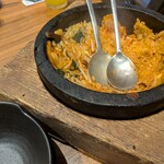 炭火焼肉 笑門来福 - 石焼ビビンバ　スープ付き(1023円)