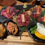 炭火焼肉 笑門来福 - 笑門のすすめ(ホルモン、神戸牛ランプ、トンビ、ロース、ハラミ、焼野菜)