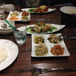 Elulu - 2014.7 ランチ 奥が1300円ランチ、手前が1100円ランチ