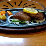 ミートピア - 横から米沢牛の厚み