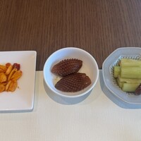 赤坂司宴 - 麻辣ピーナッツ、イカの甘辛煮、ピリ辛きゅうり