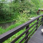 レストラン　トエダ - 店裏側の風景　川が流れています