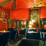 Rue Favart - 左奥のテーブルでディナー