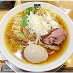 味玉中華そば　900円　細かいところから大きなバランスまで素晴らしい。